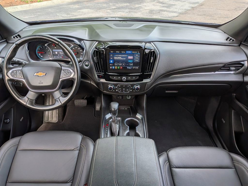 Used 2023 Chevrolet Traverse LT w/ LT Premium Package AWD/4WD image 2