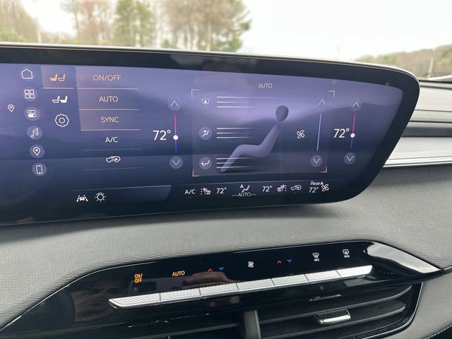 Used 2025 Buick Enclave Sport Touring image 18