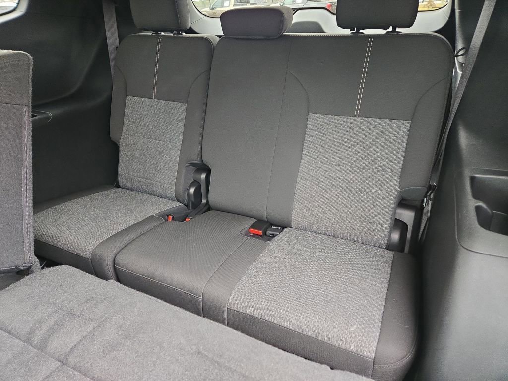 Used 2025 GMC Acadia Elevation image 17