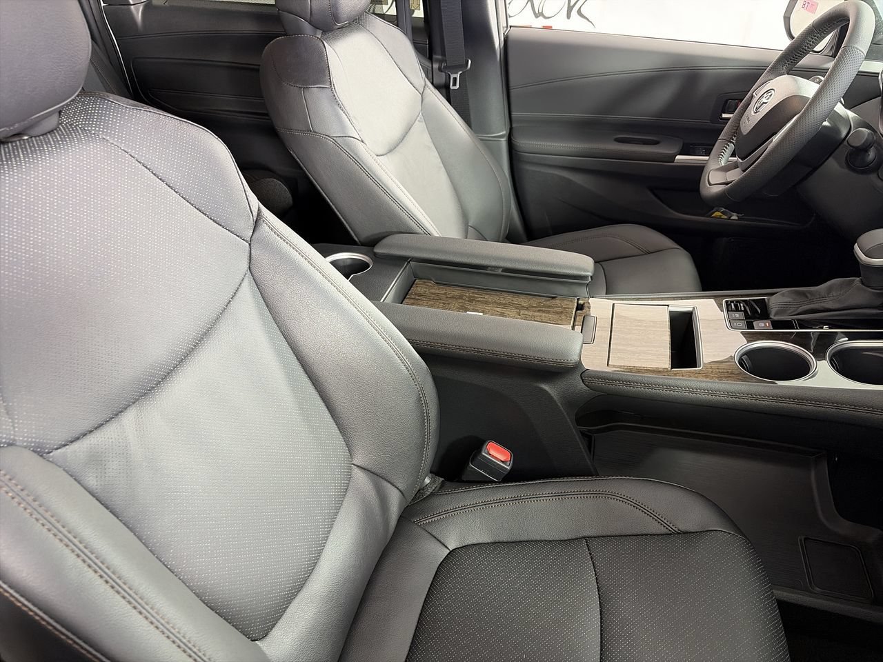 New 2026 Toyota Sienna Platinum AWD/4WD image 24