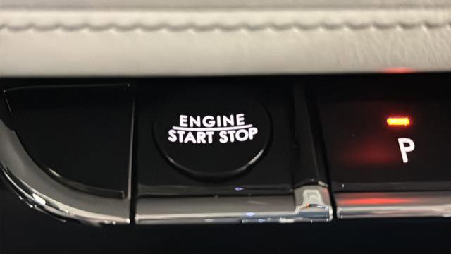 Used 2025 Lincoln Aviator AWD image 23