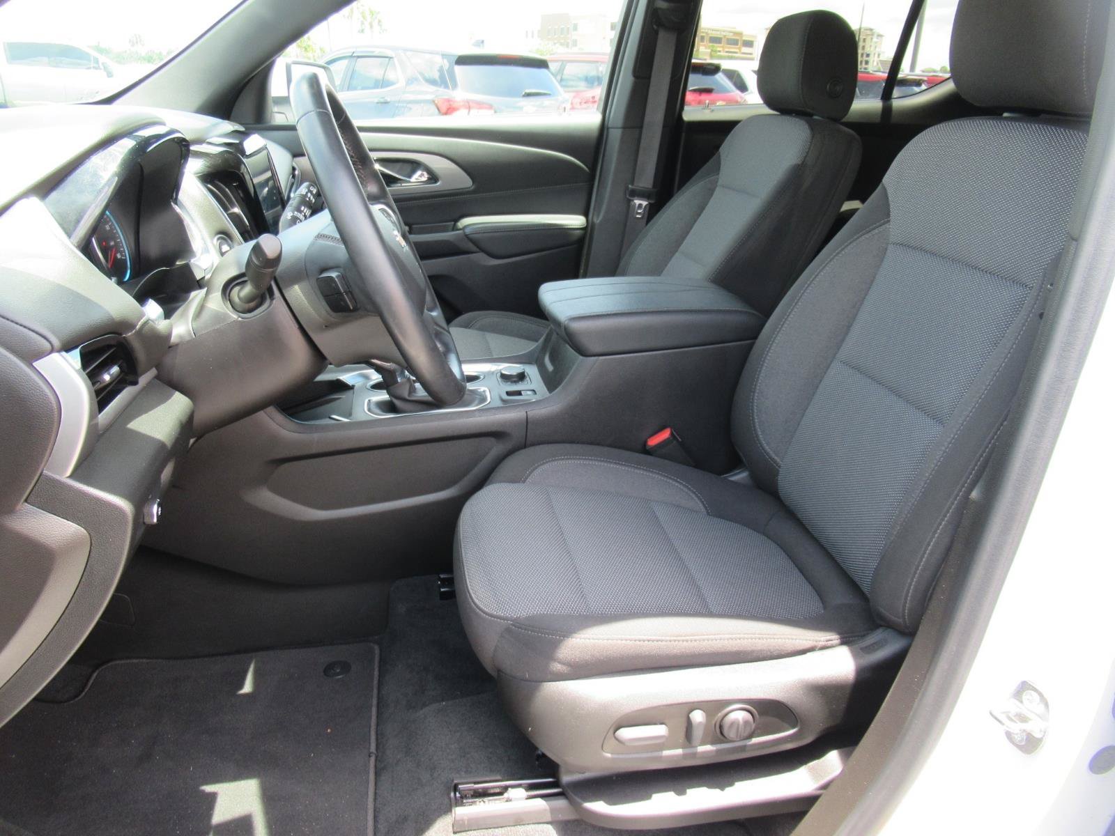 Used 2023 Chevrolet Traverse LT FWD image 17