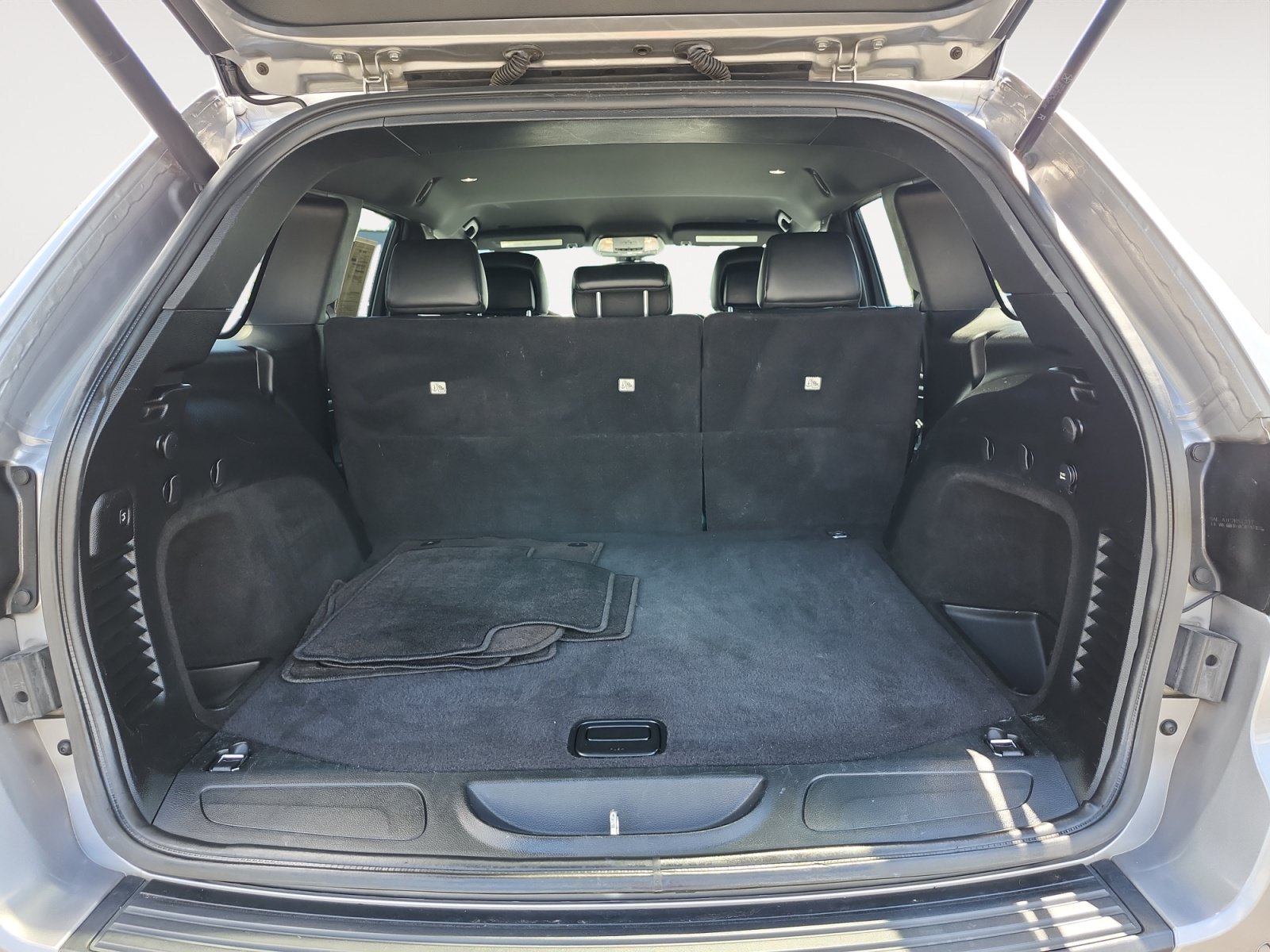 Used 2019 Jeep Grand Cherokee Altitude RWD image 16