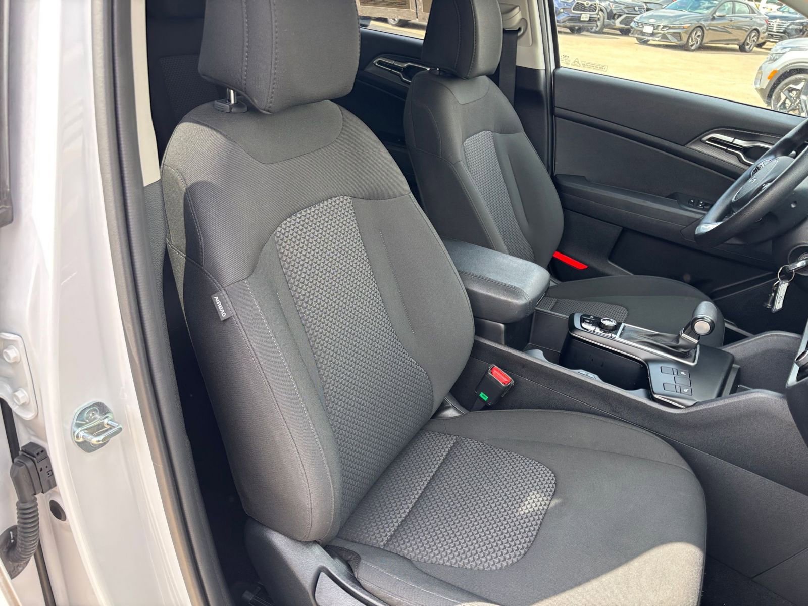 Used 2025 Kia Sportage LX image 35