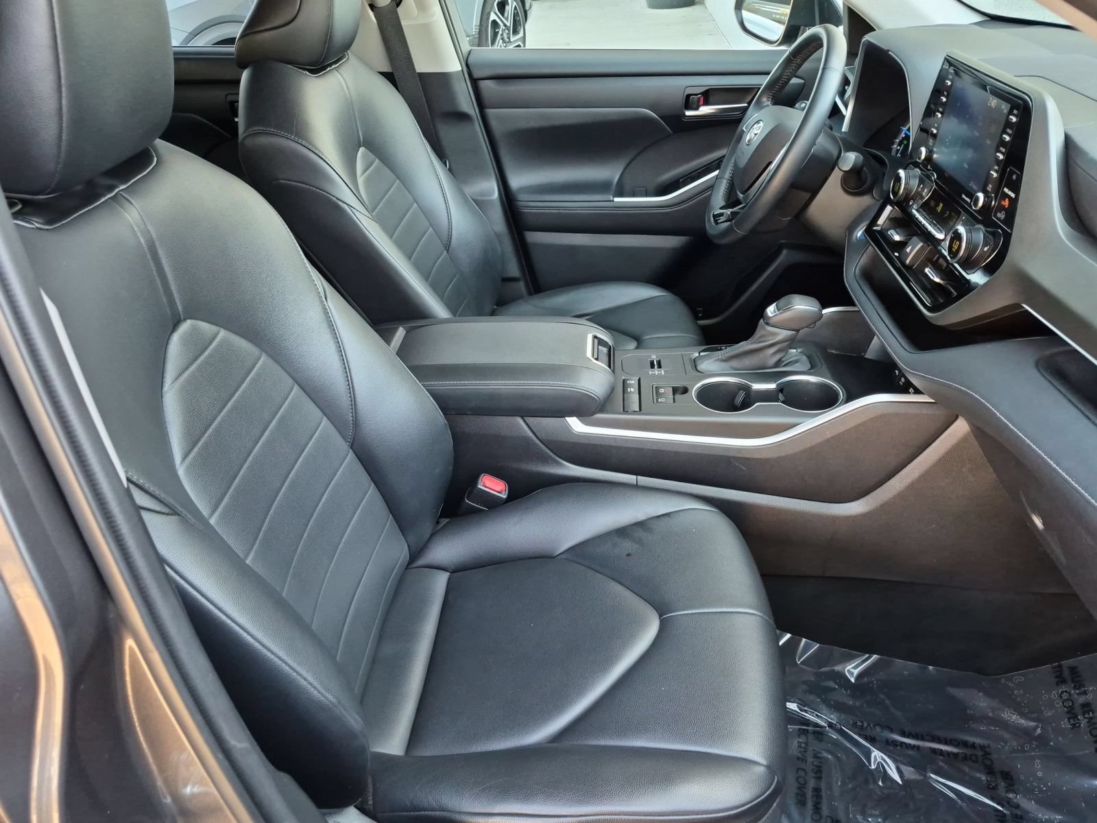 Used 2021 Toyota Highlander XLE FWD image 27