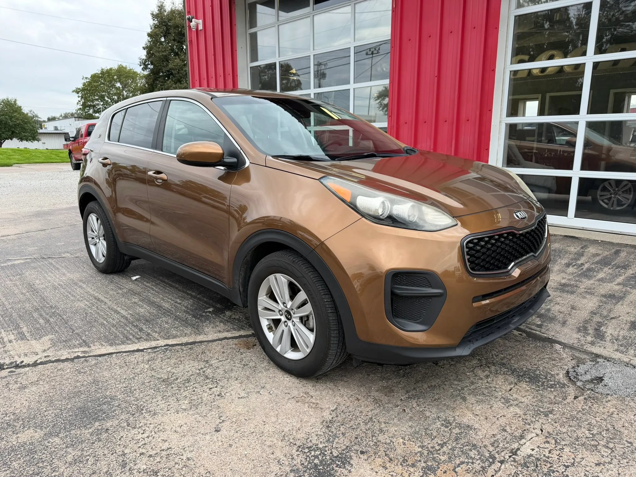 Used 2018 Kia Sportage LX FWD image 2