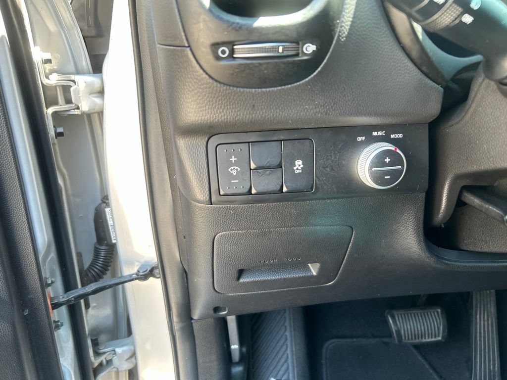 Used 2014 Kia Soul ! w/ Sun & Sound Package FWD image 24