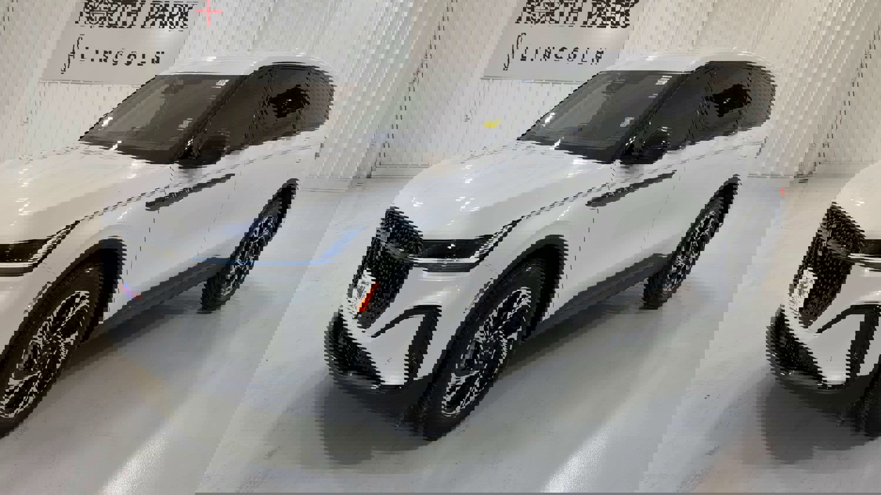 Used 2025 Lincoln Nautilus Premier w/ Jet Appearance Package image 5