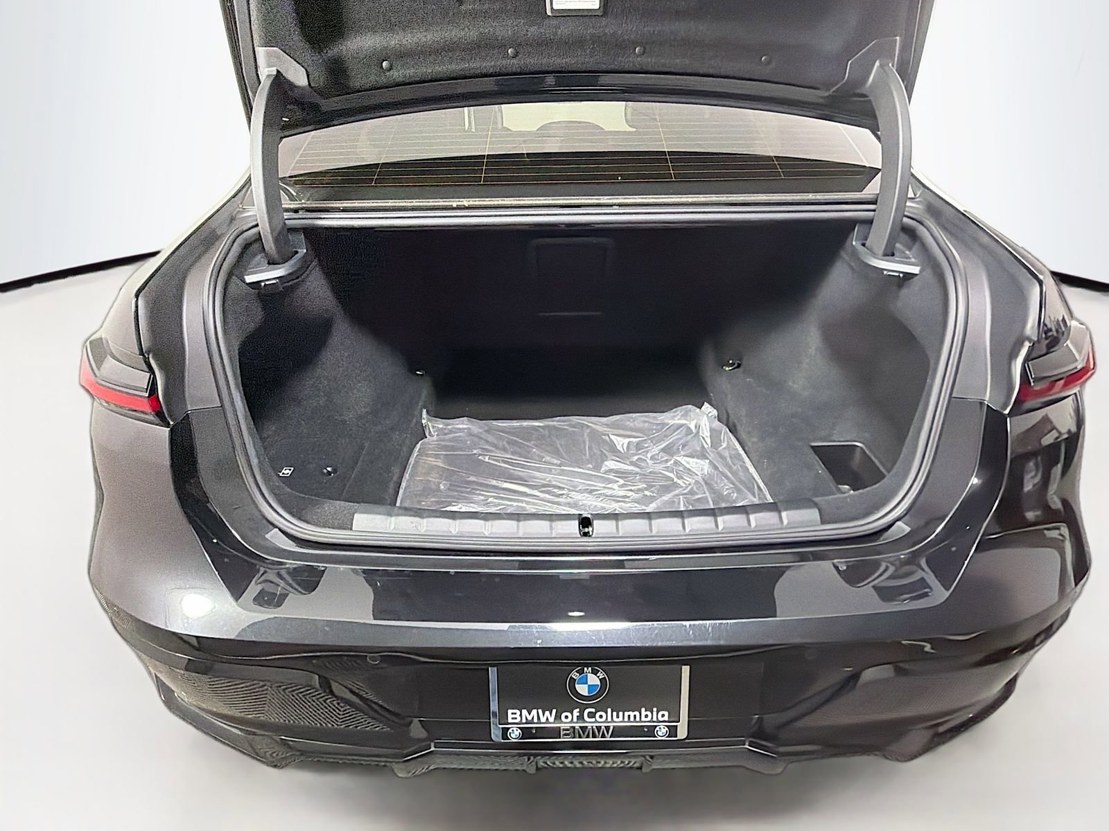 Certified 2024 BMW 740i xDrive w/ Executive Package AWD/4WD image 29