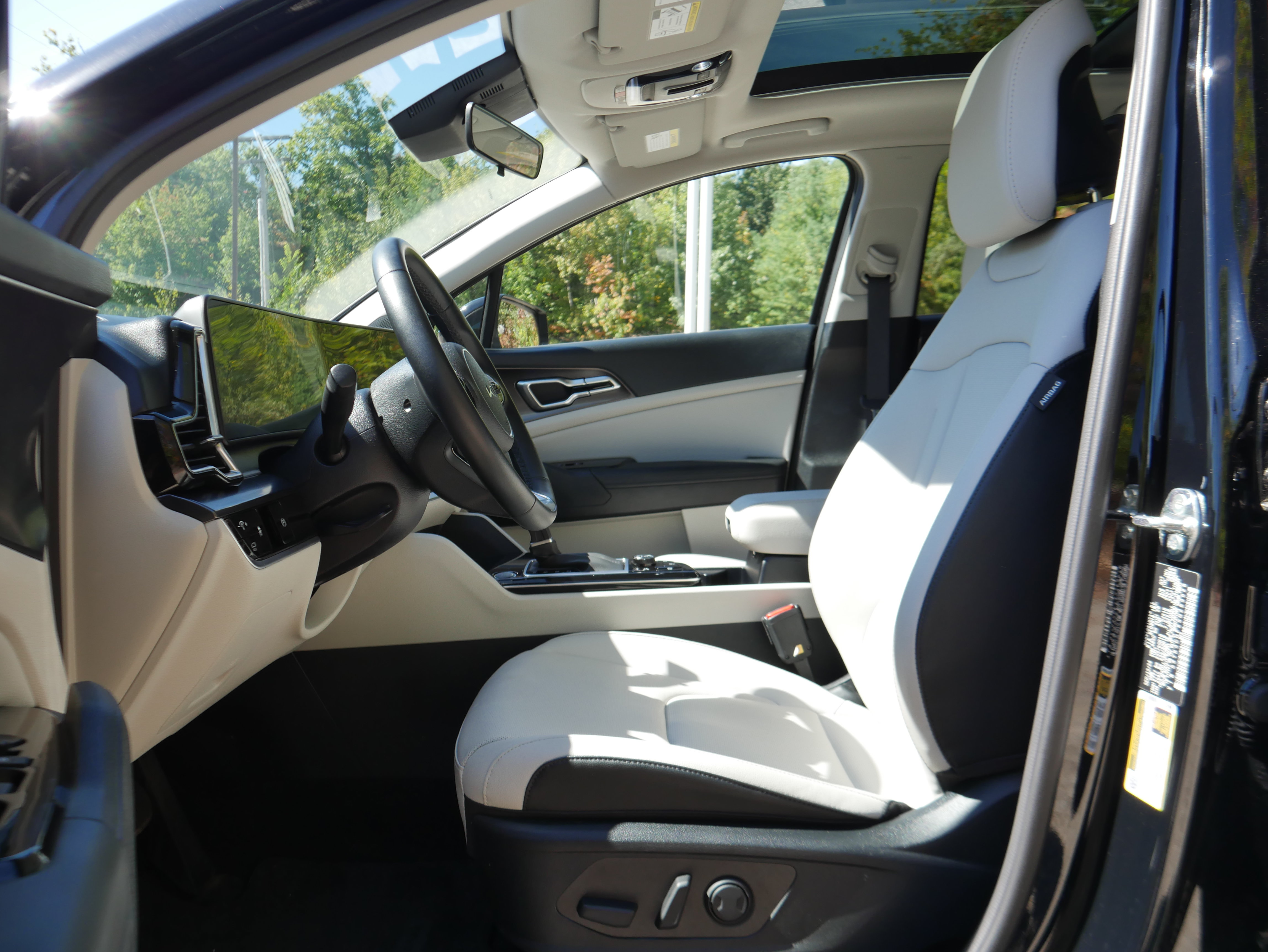 Certified 2025 Kia Sportage EX w/ Premium Package AWD/4WD image 12