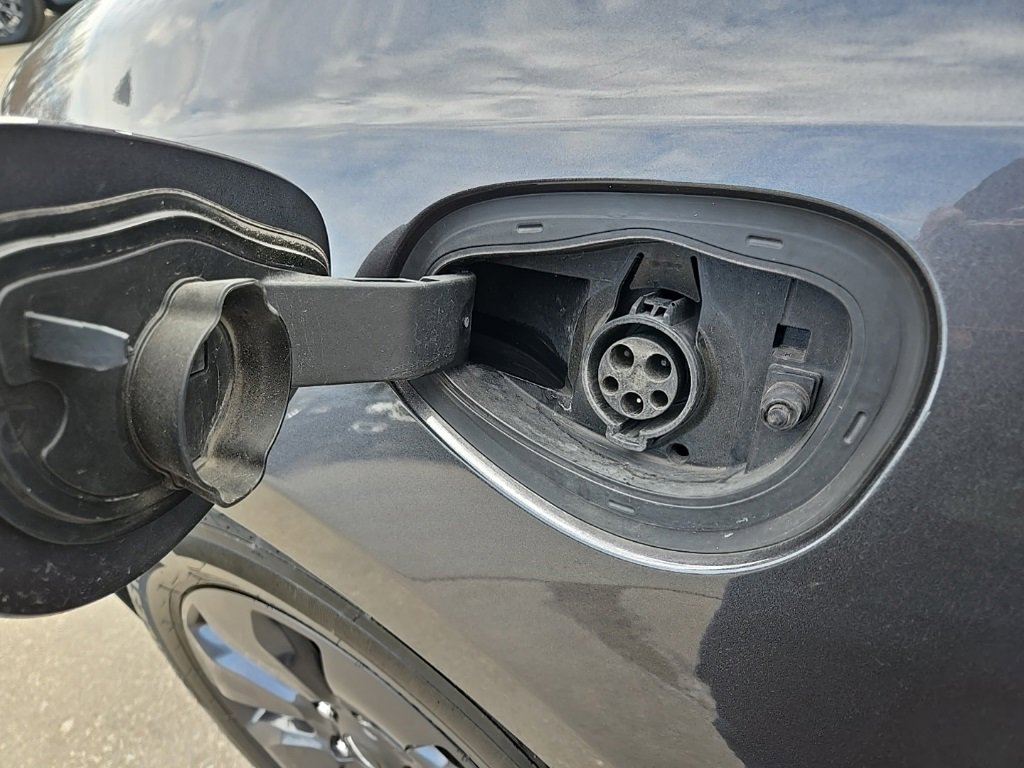 Used 2020 Chrysler Pacifica Limited w/ Advanced Safetytec Group image 18