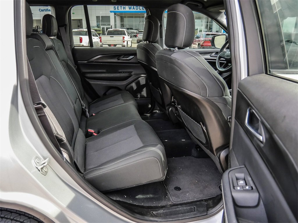 Used 2025 Jeep Grand Cherokee Laredo w/ Luxury Tech Group I image 17