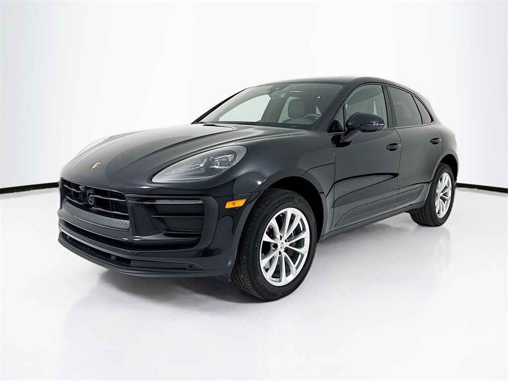 Used 2025 Porsche Macan image 1