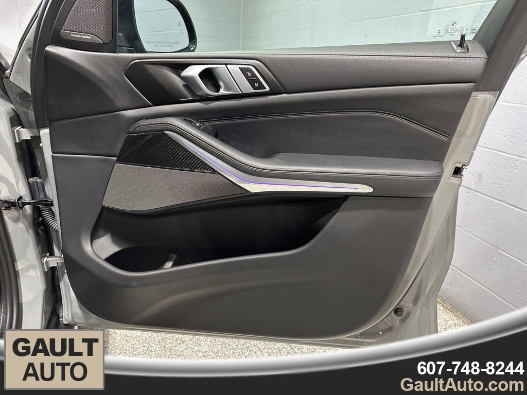Certified 2025 BMW X5 xDrive40i w/ M Sport Package image 17