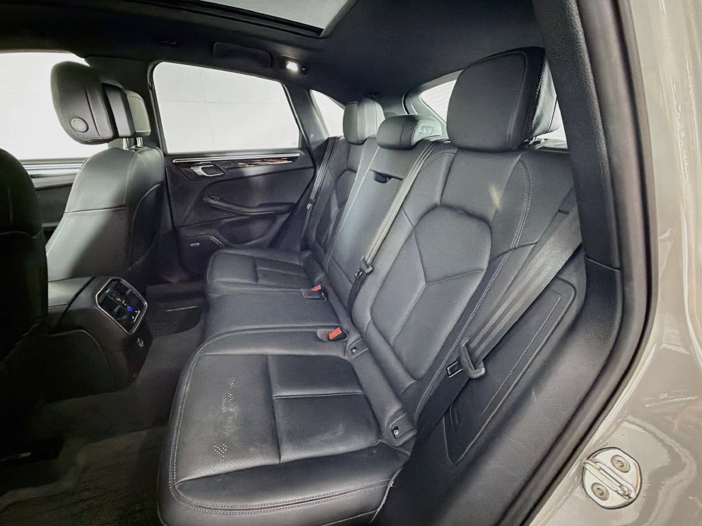 Certified 2023 Porsche Macan S AWD/4WD image 24