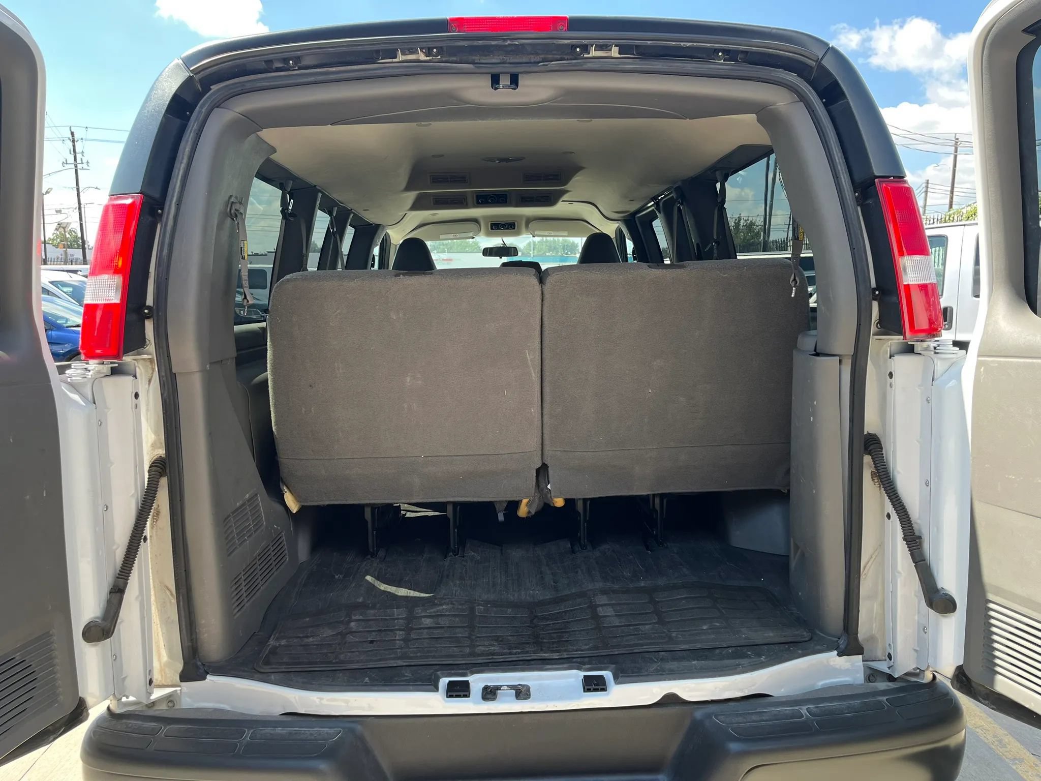 Used 2020 Chevrolet Express 2500 LS w/ Driver Convenience Package RWD image 7