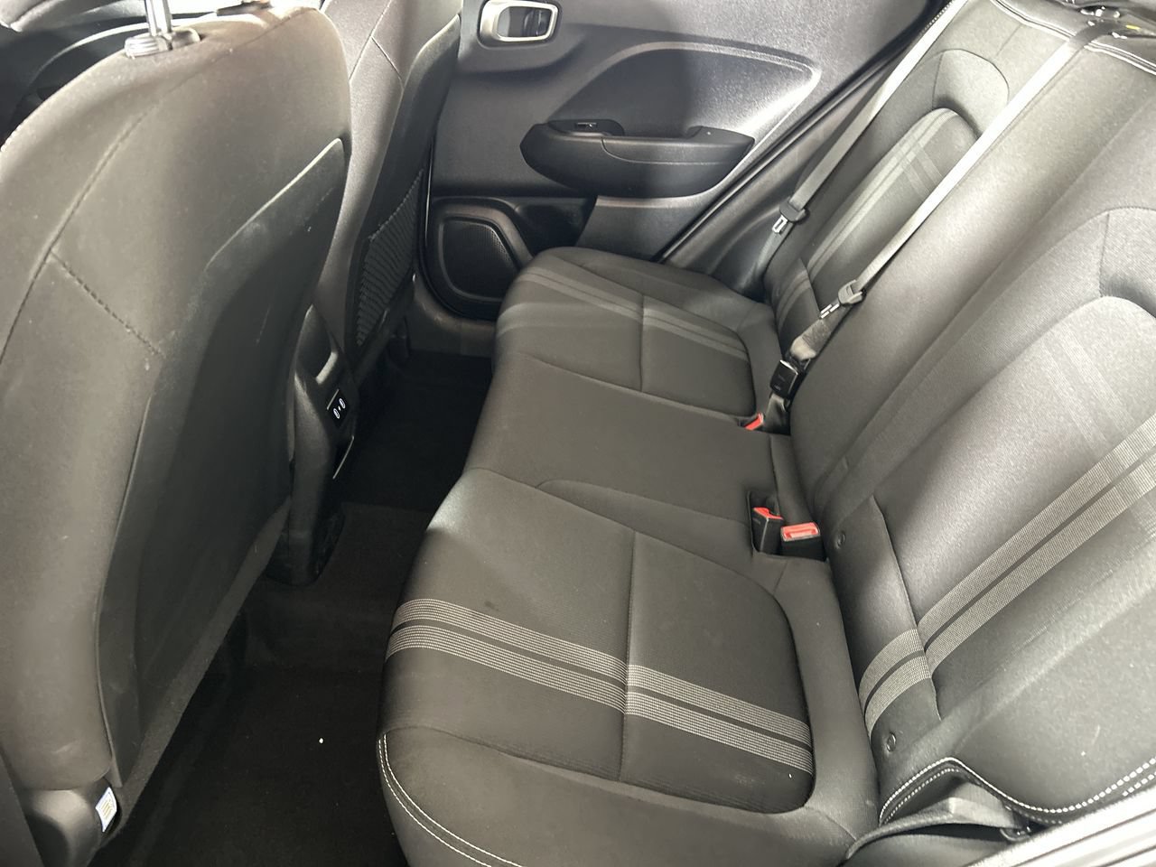 Used 2025 Hyundai Venue SEL FWD image 24