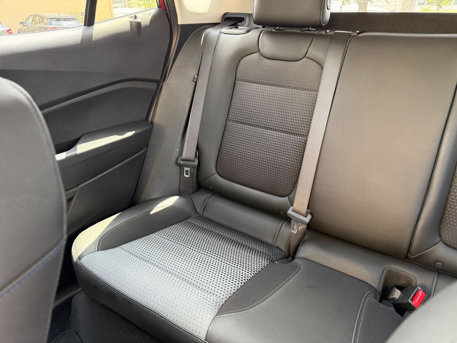 Used 2025 Chevrolet Trax LT w/ LT Convenience Package FWD image 39