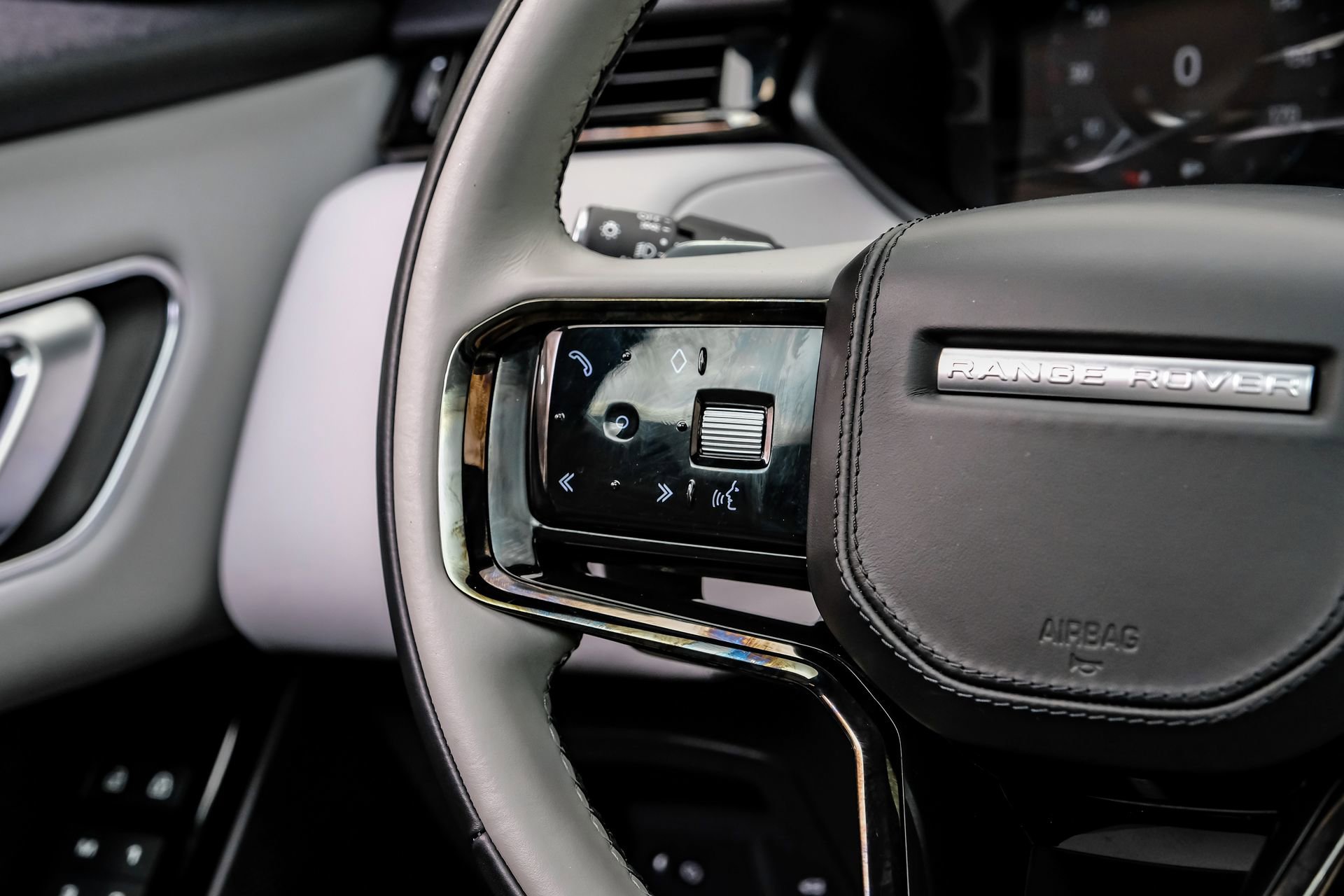 Used 2024 Land Rover Range Rover Velar Dynamic SE image 21