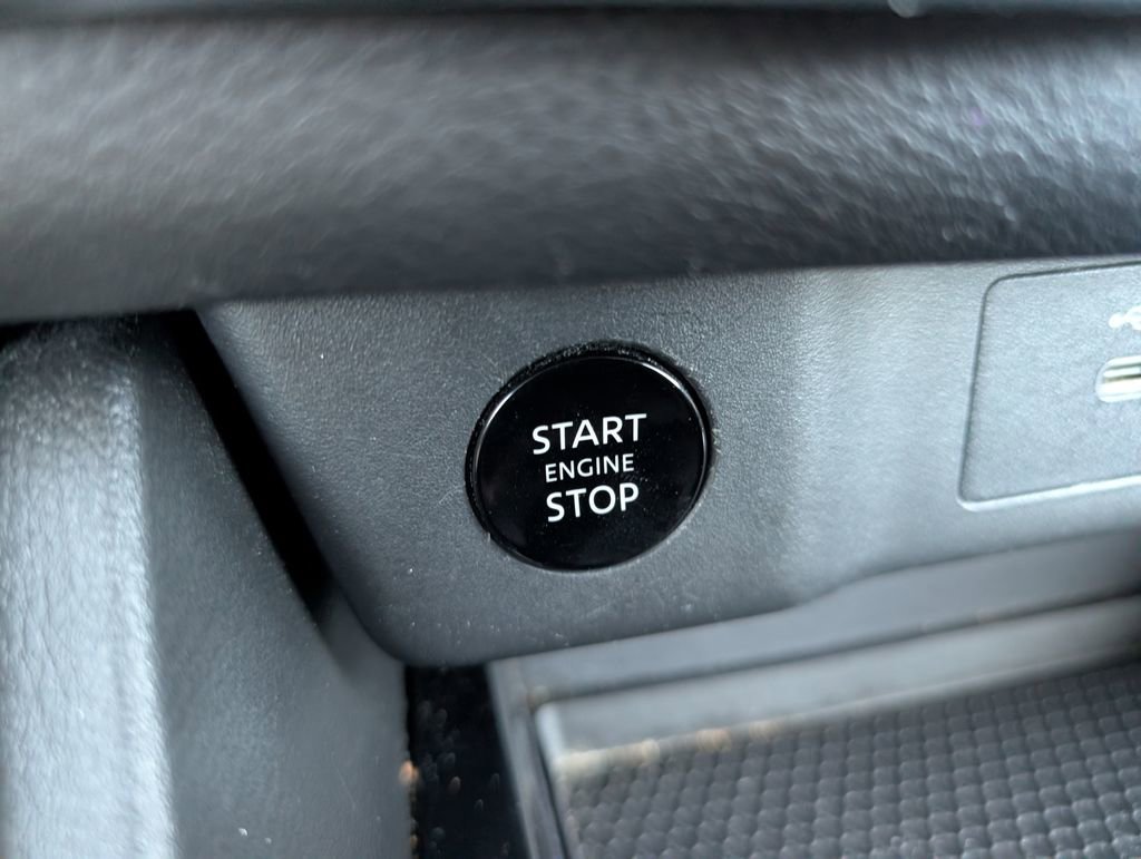 Used 2024 Nissan Rogue SV image 20