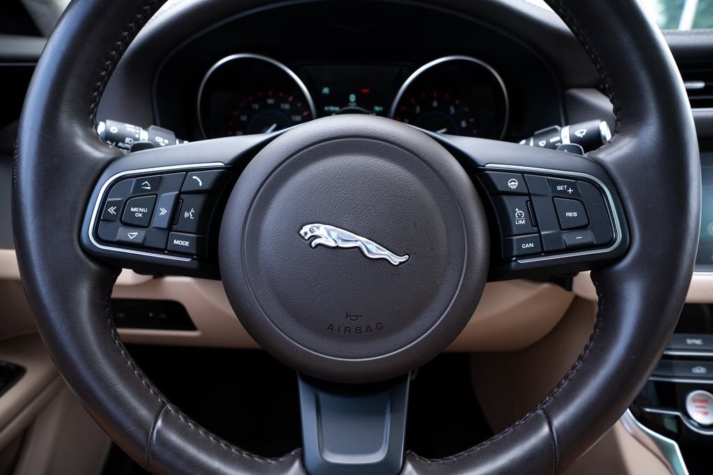 Used 2020 Jaguar XF Premium RWD image 31