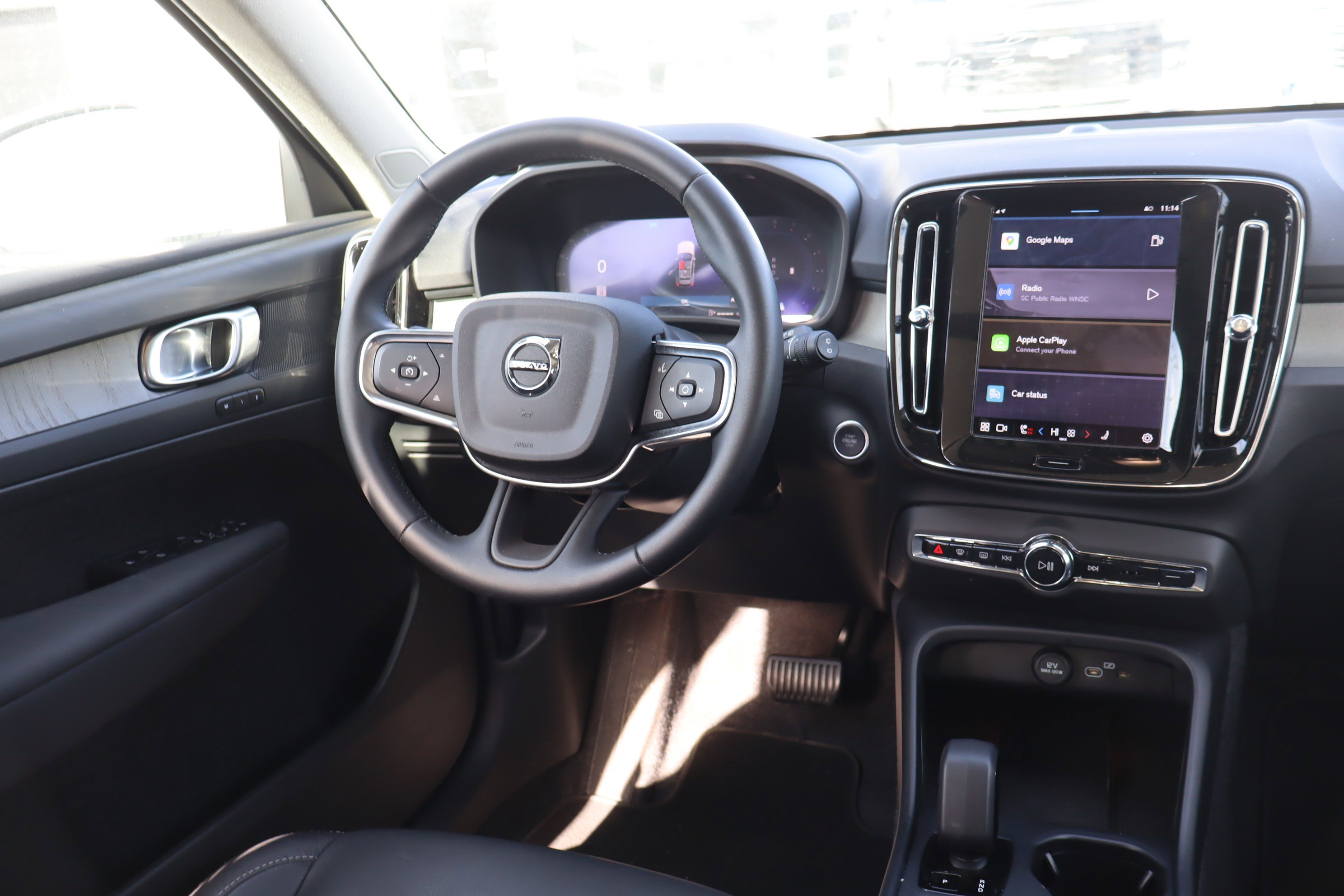 Used 2025 Volvo XC40 B5 Core image 12