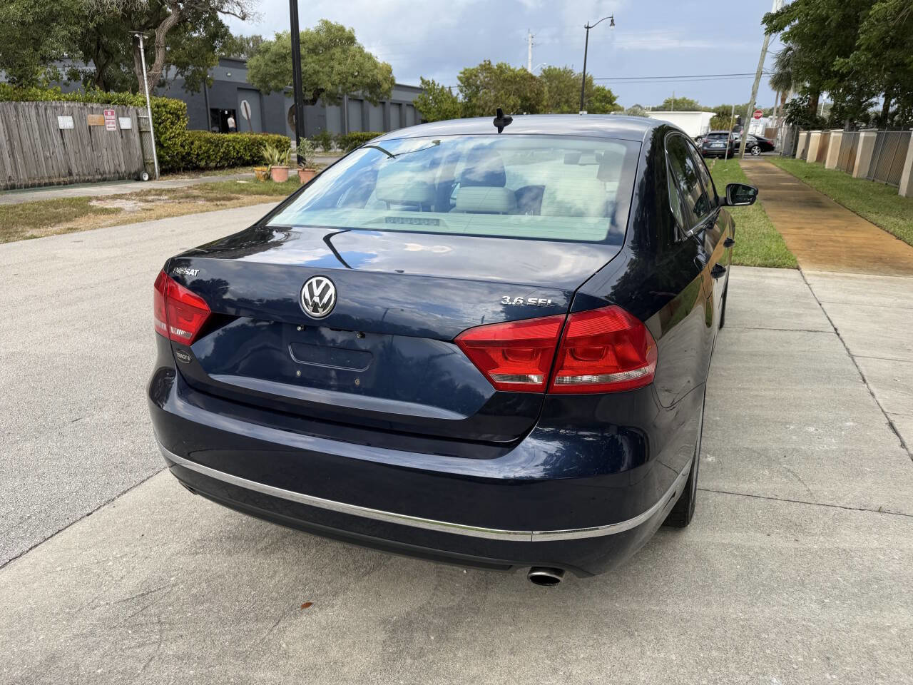 Used 2013 Volkswagen Passat 3.6 SEL Premium image 4