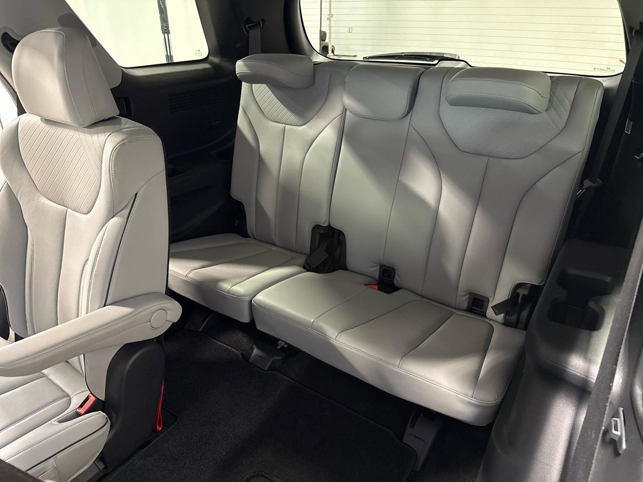 Used 2023 Hyundai Palisade SEL w/ Premium Package image 17