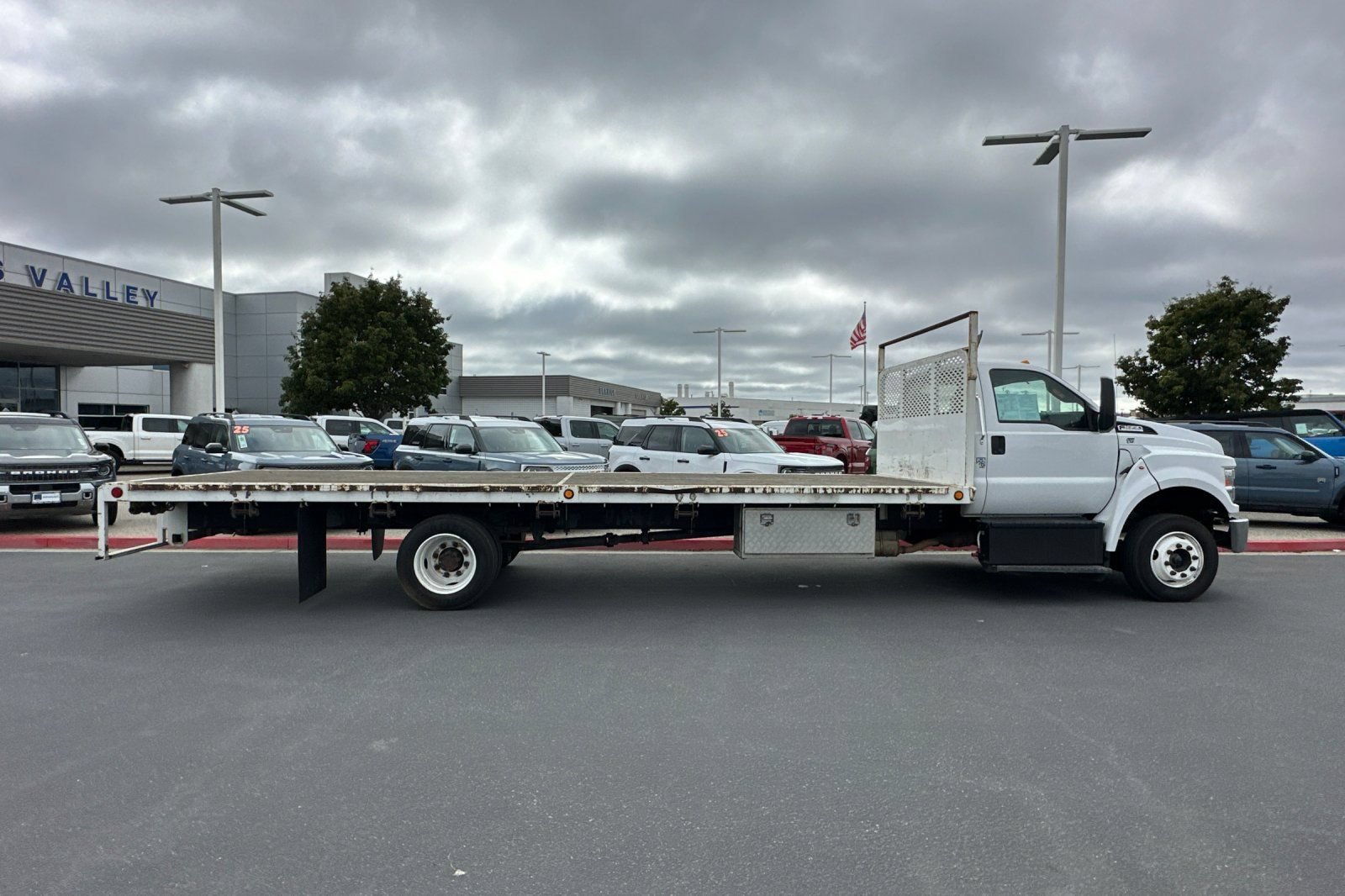 Used 2019 Ford F650 2WD Regular Cab Super Duty image 3
