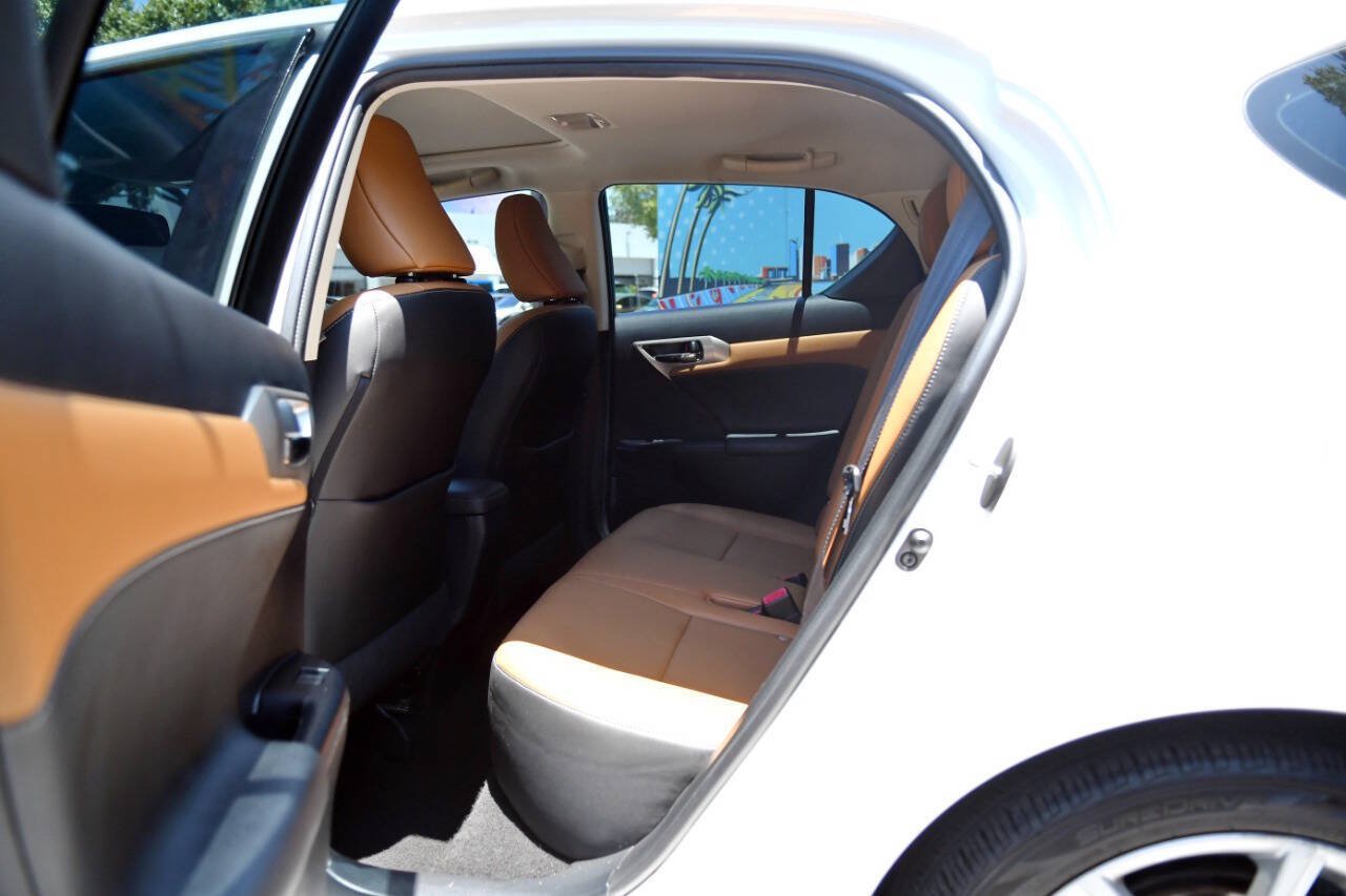 Used 2015 Lexus CT 200h FWD image 15