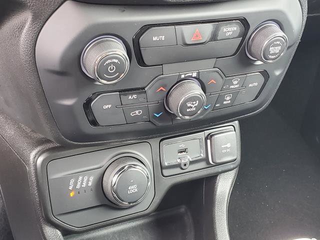 Used 2020 Jeep Renegade Altitude AWD/4WD image 17