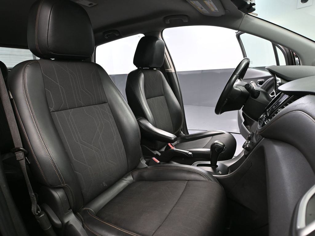 Used 2020 Chevrolet Trax LT w/ LT Convenience Package image 42