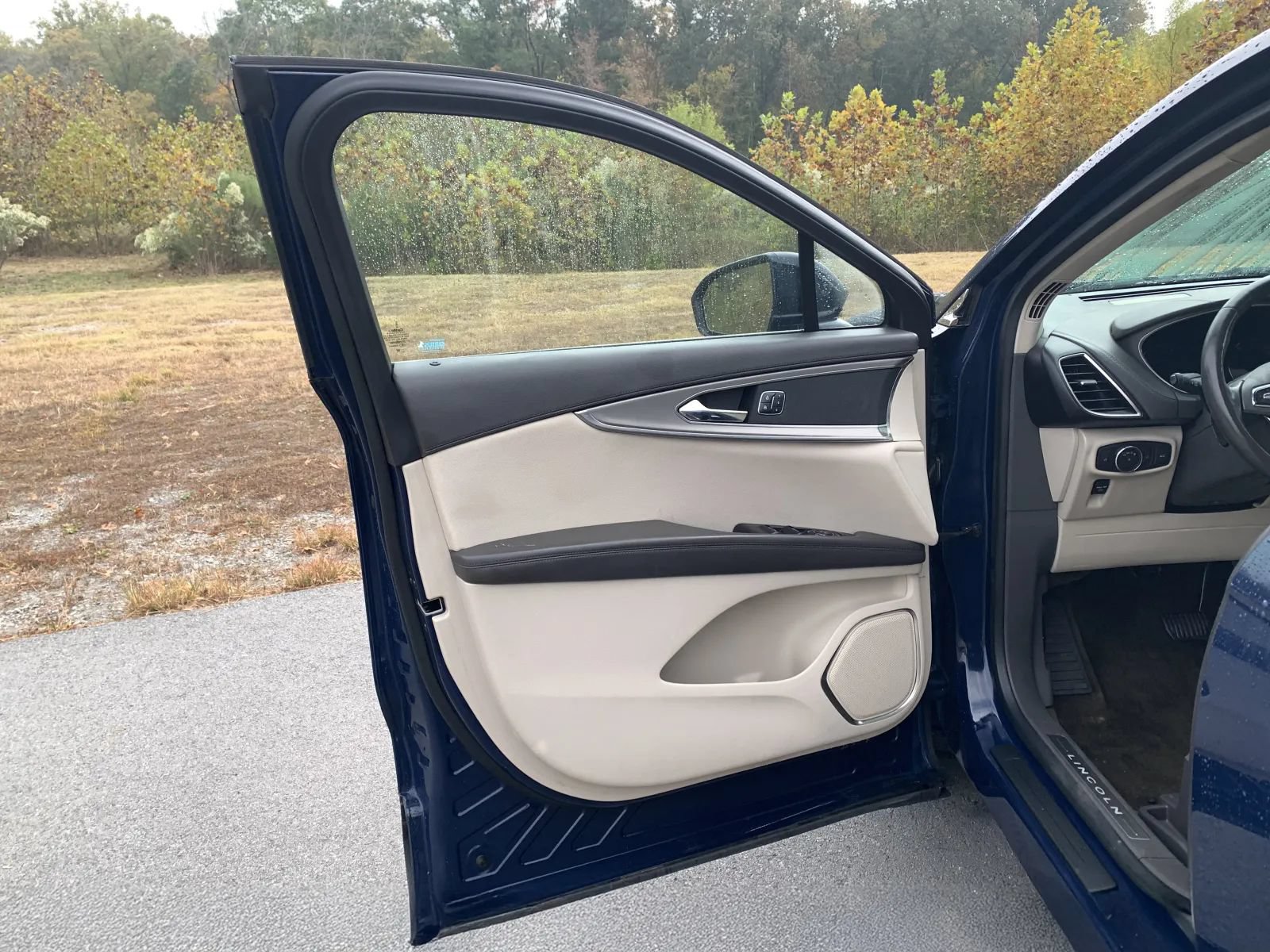 Used 2018 Lincoln MKX Reserve w/ Driver Assistance Package FWD image 19