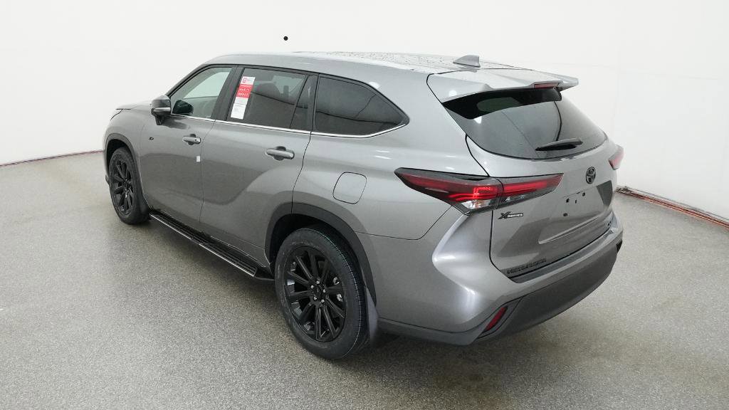 New 2025 Toyota Highlander XLE image 8