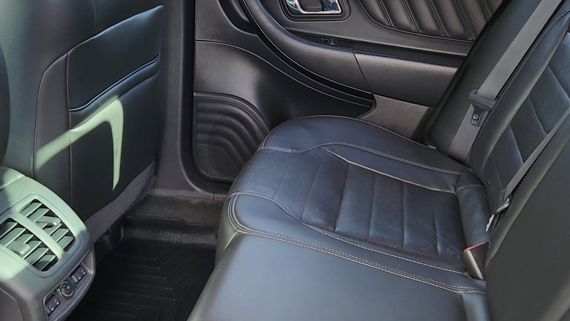 Used 2014 Ford Taurus SHO w/ Equipment Group 401A image 33