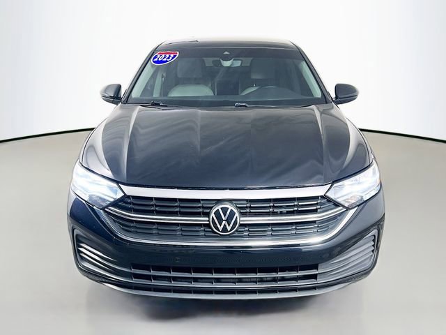 Used 2023 Volkswagen Jetta SE w/ Panoramic Sunroof Package FWD image 3