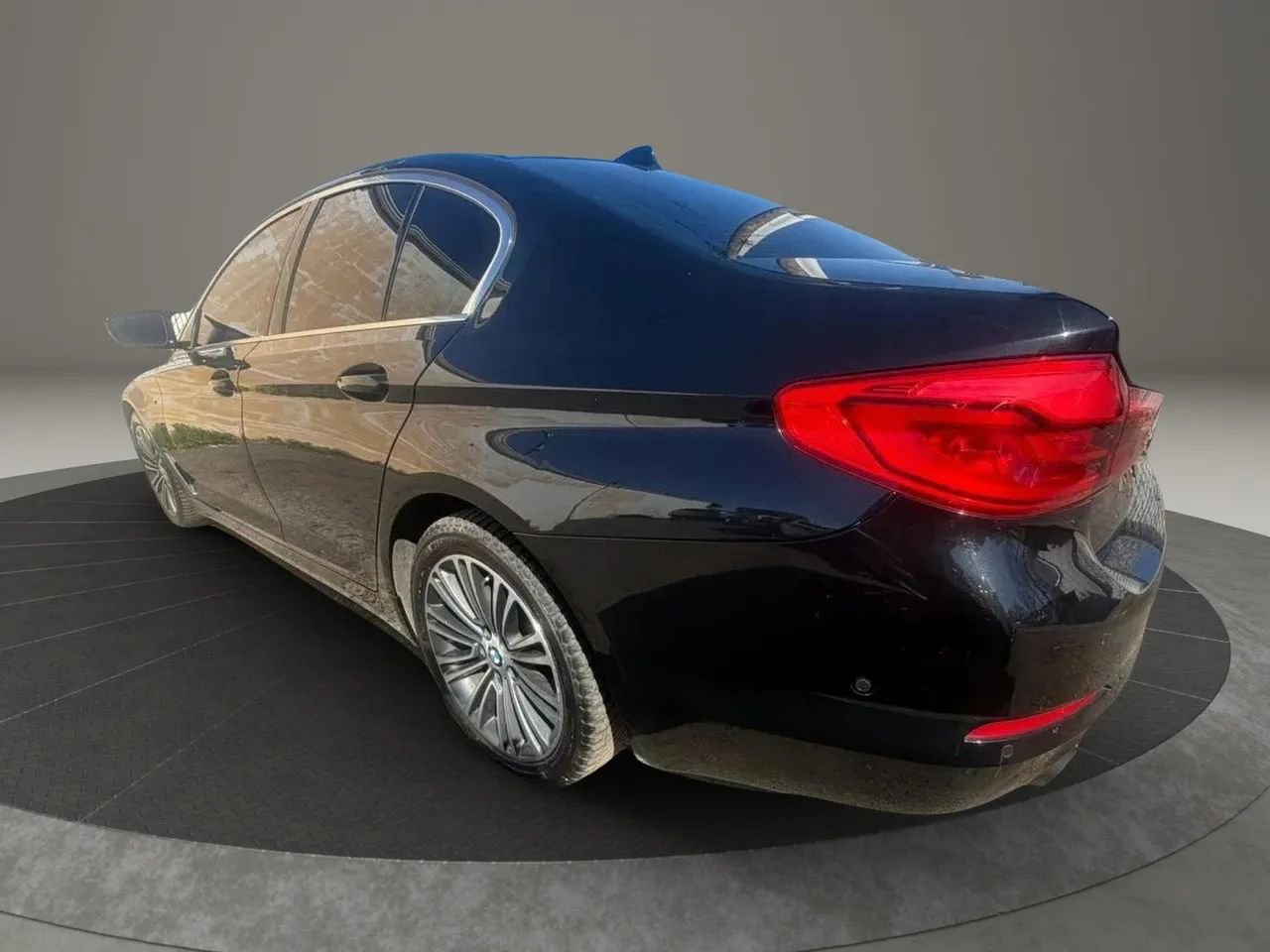 Used 2019 BMW 530i xDrive w/ Premium Package AWD/4WD image 7