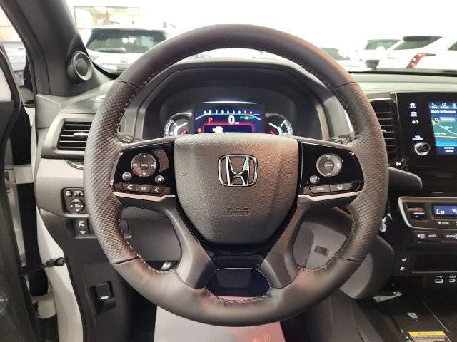 Certified 2025 Honda Passport Black Edition image 19