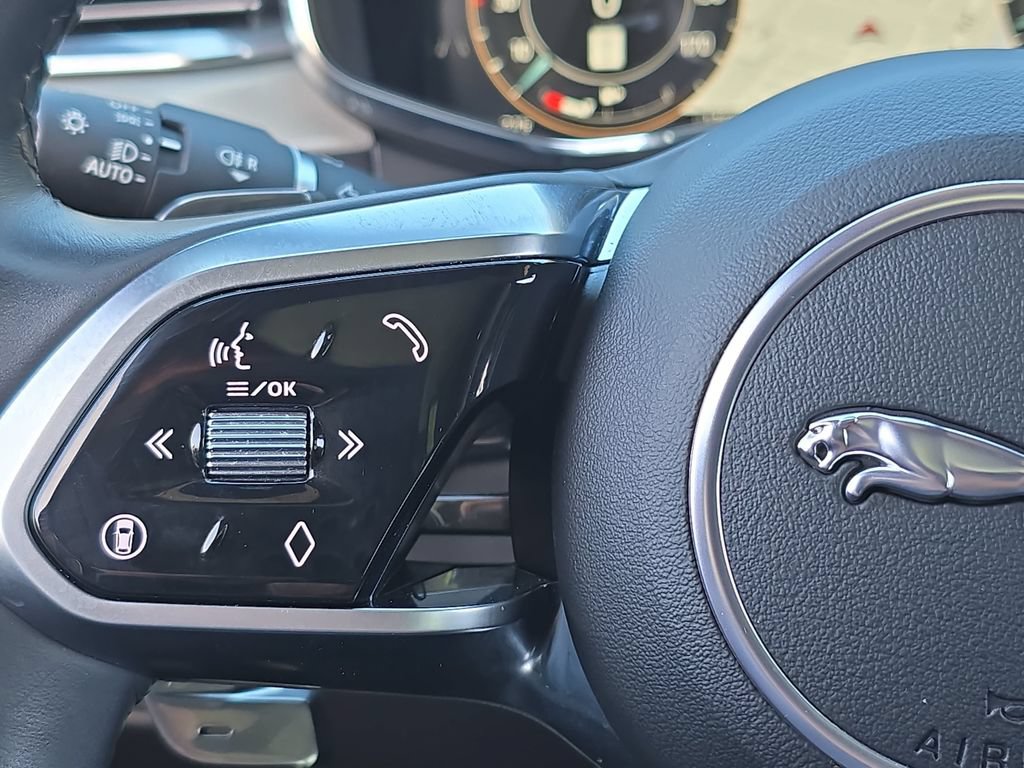 Certified 2025 Jaguar F-PACE R-Dynamic S AWD/4WD image 17