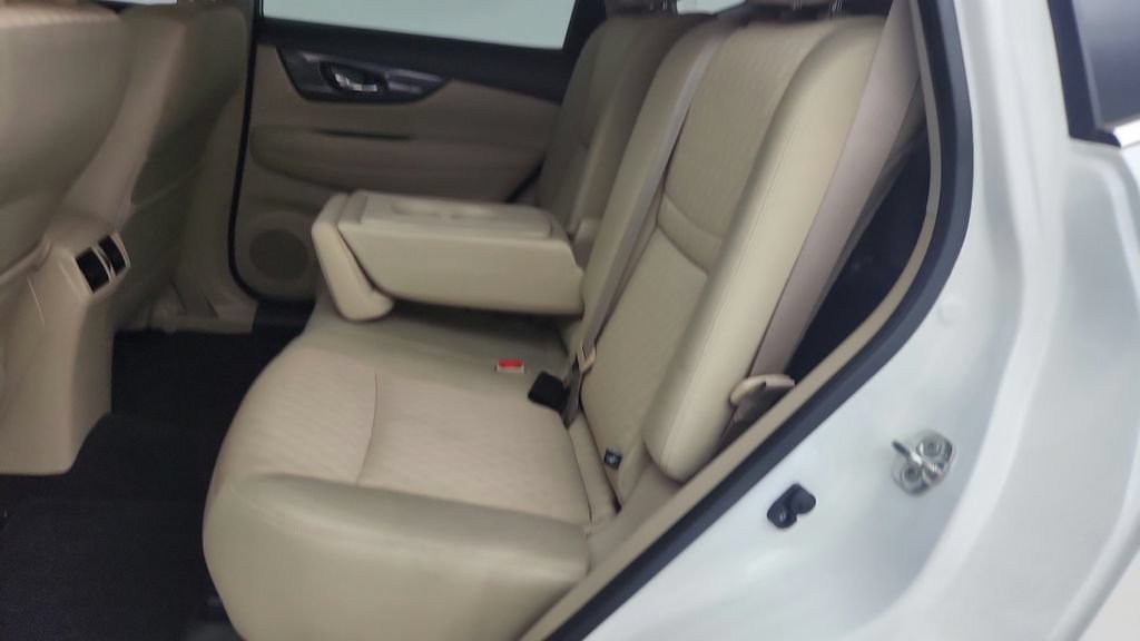 Used 2020 Nissan Rogue SV FWD image 24