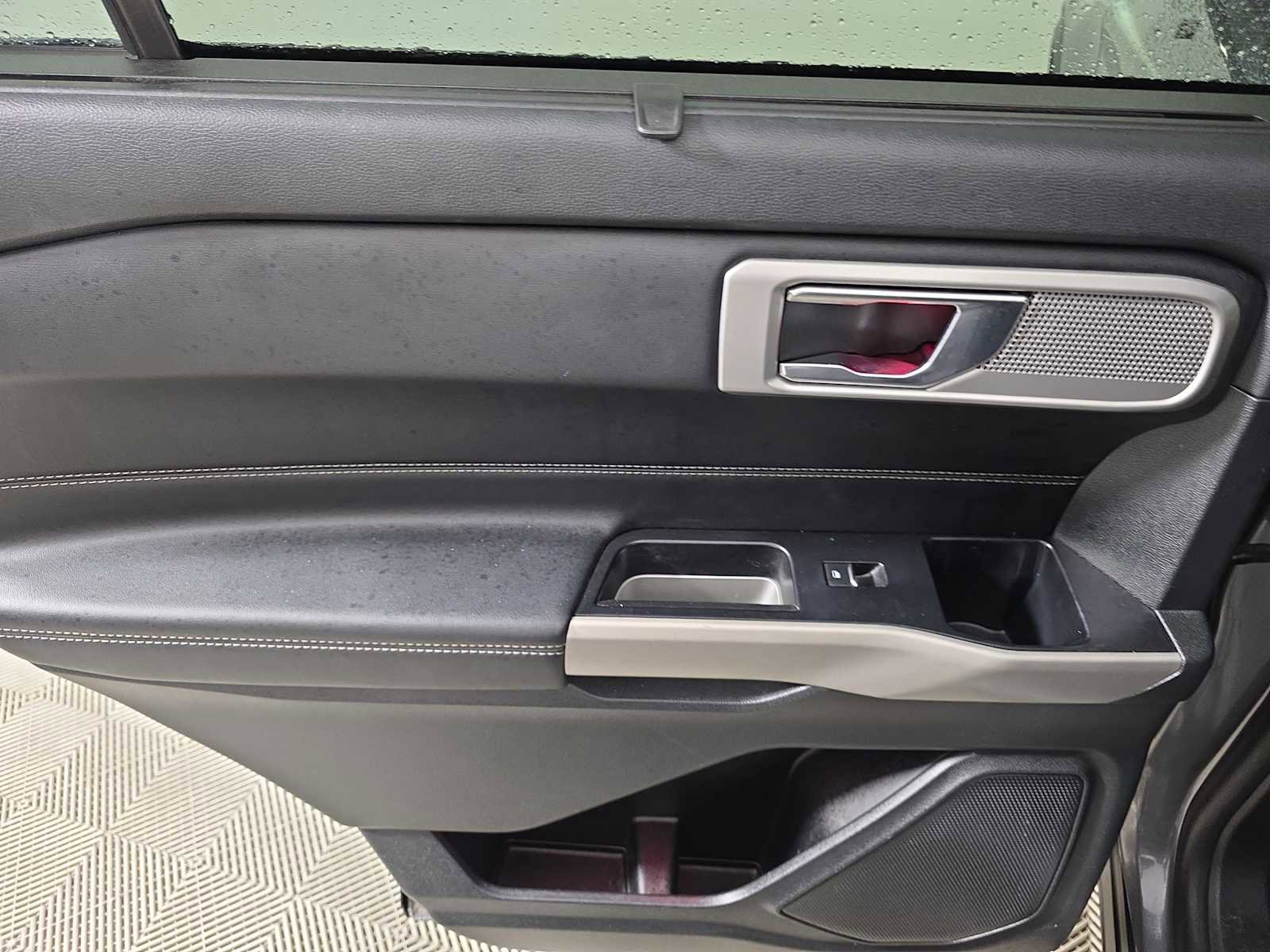 Used 2022 Ford Explorer Limited image 34