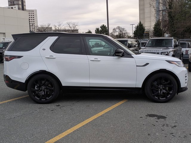 Used 2025 Land Rover Discovery Dynamic SE image 4