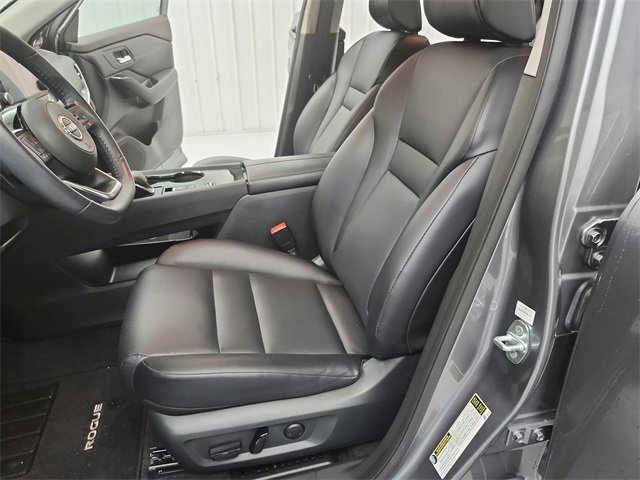Used 2023 Nissan Rogue SV w/ SV Premium Package image 57