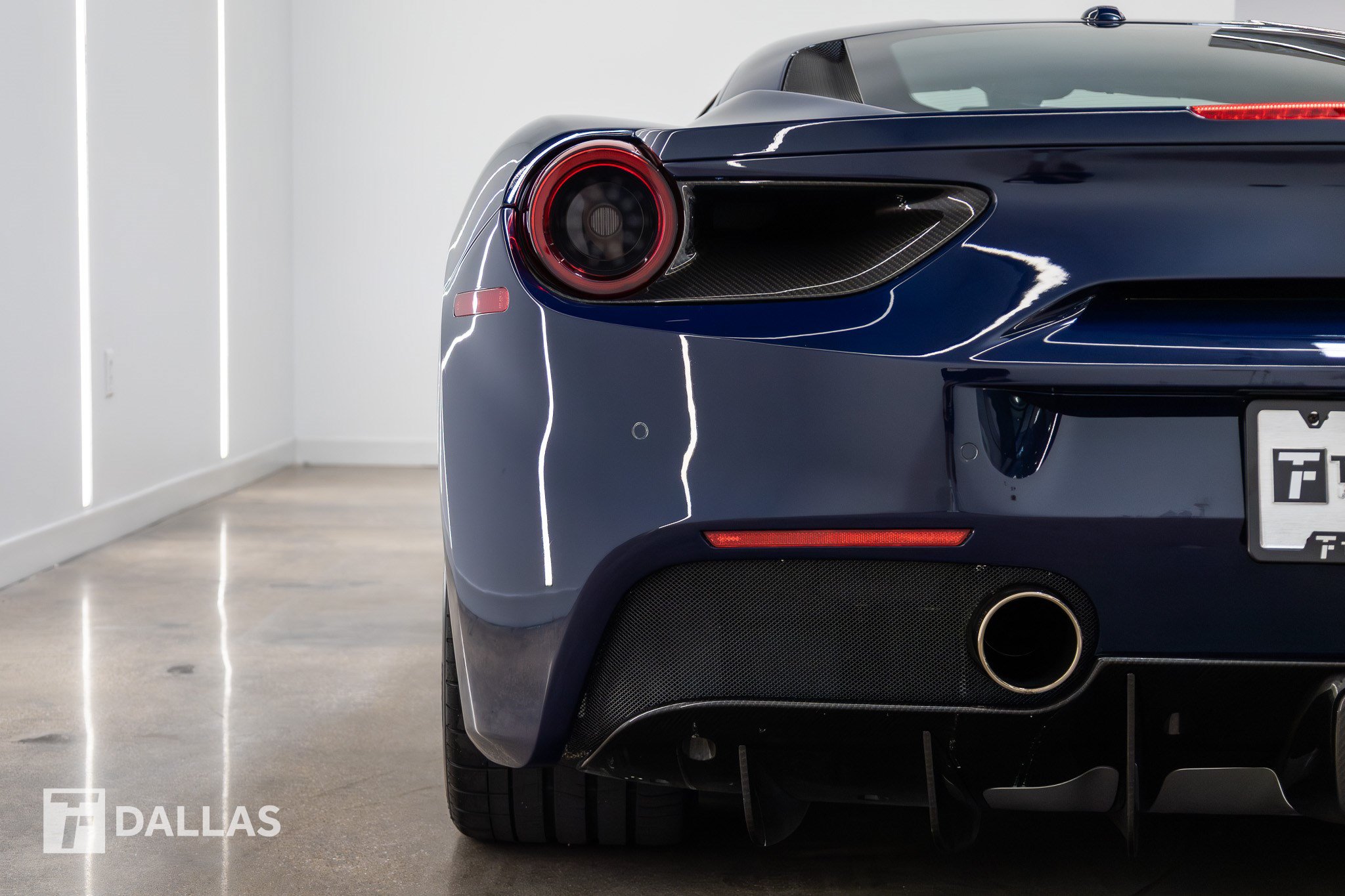 Used 2017 Ferrari 488 GTB RWD image 13
