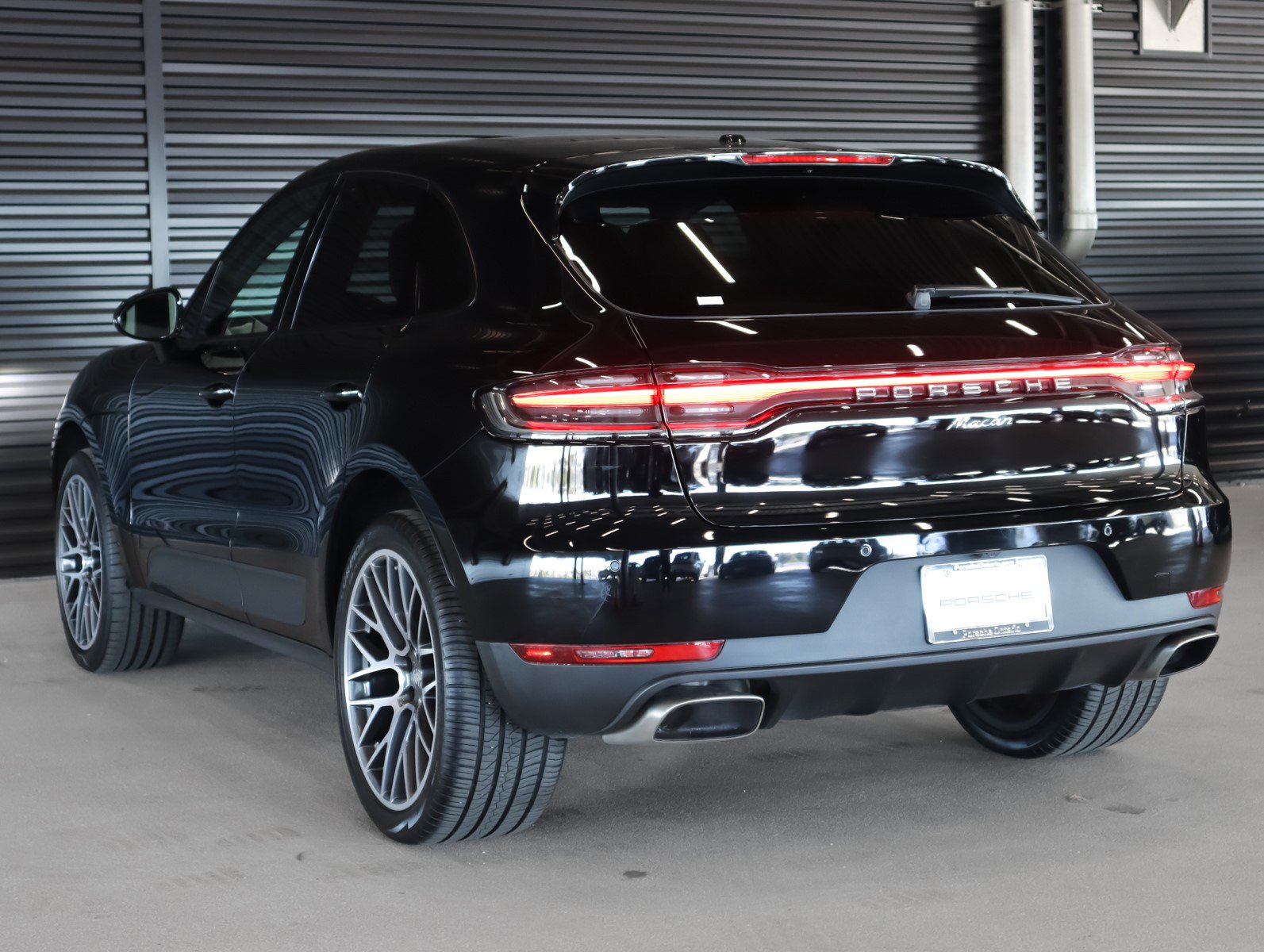 Used 2020 Porsche Macan image 3