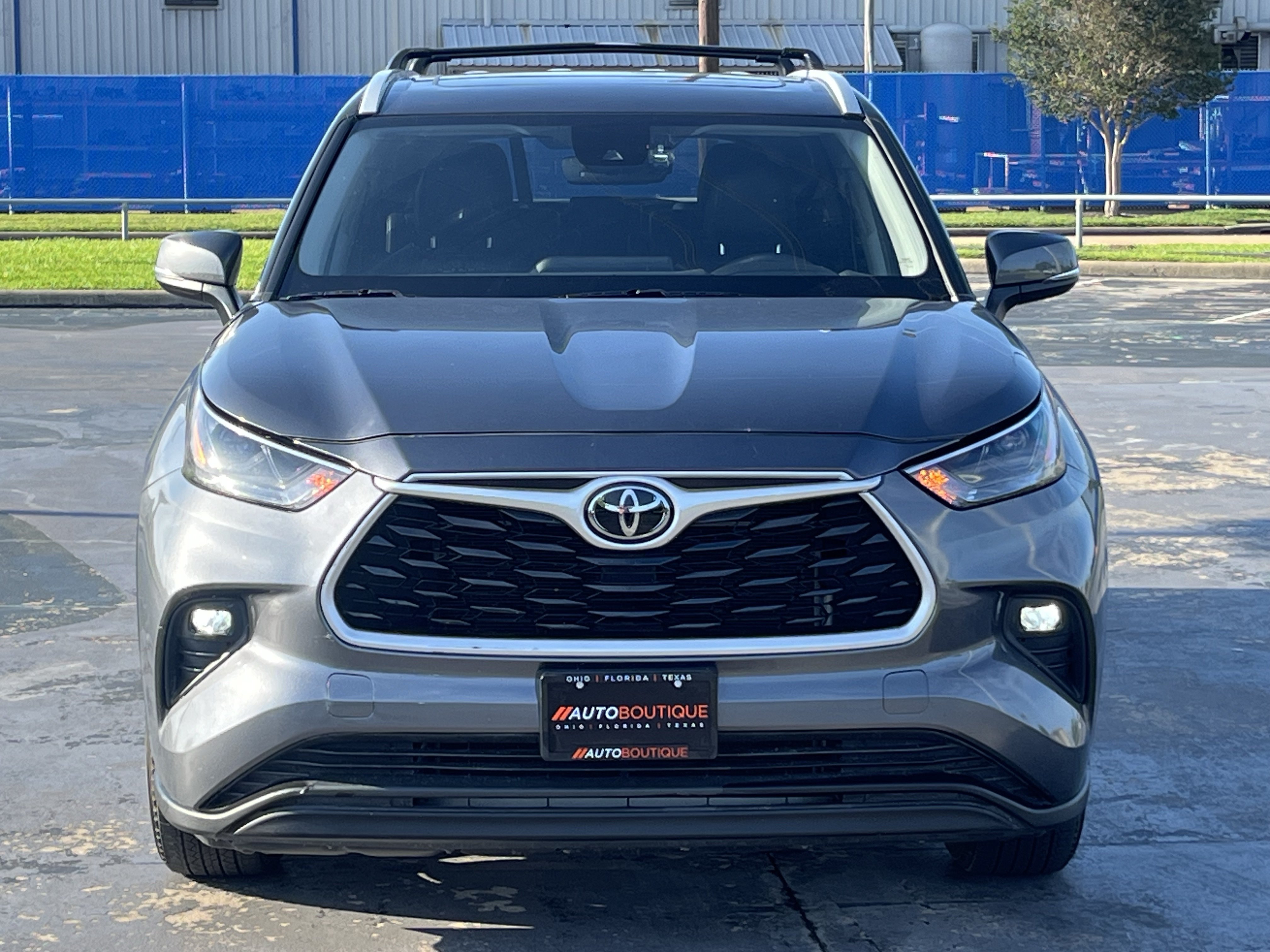 Used 2024 Toyota Highlander XLE FWD image 6