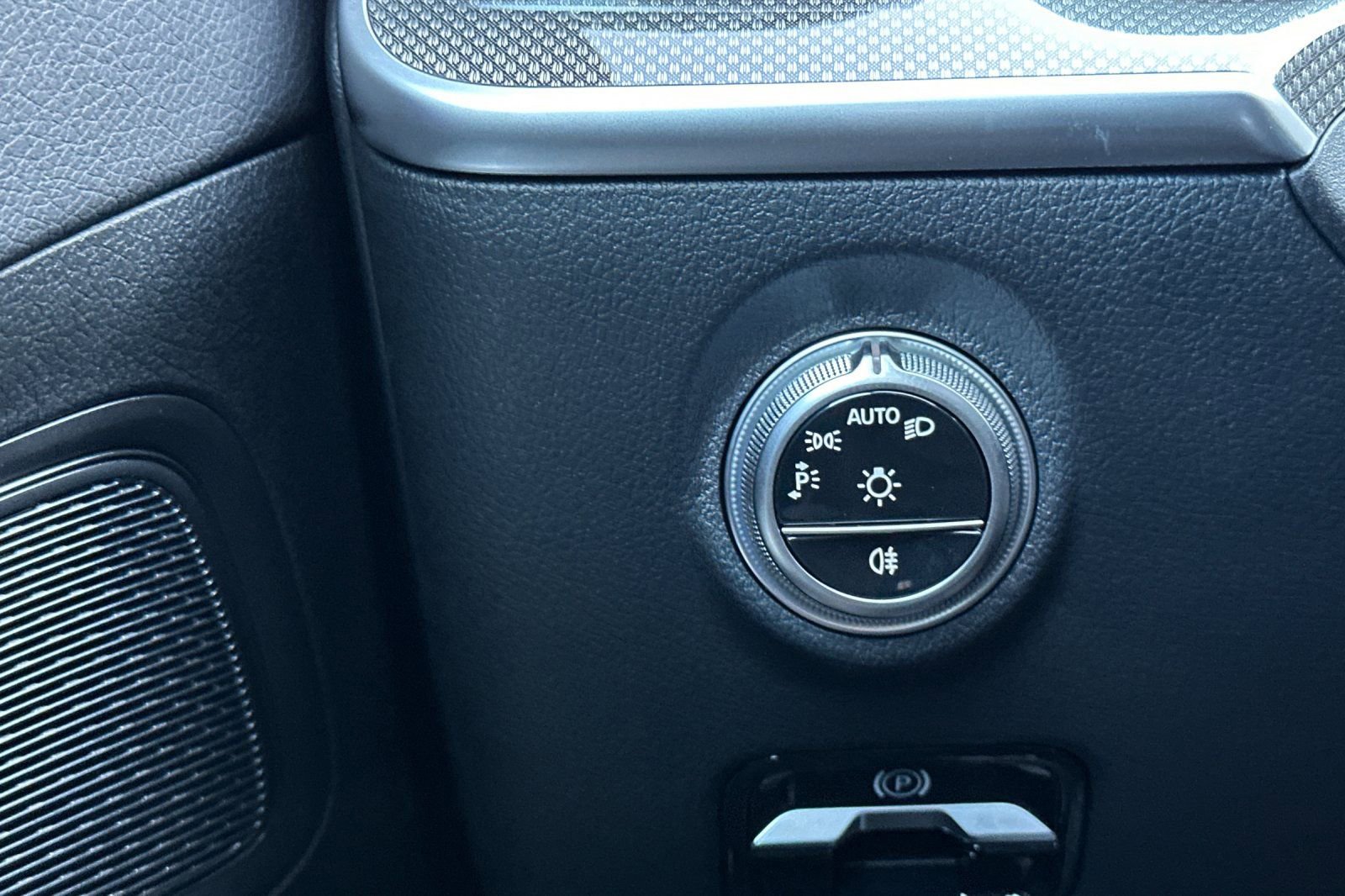 New 2025 Mercedes-Benz C 300 4MATIC Sedan image 26