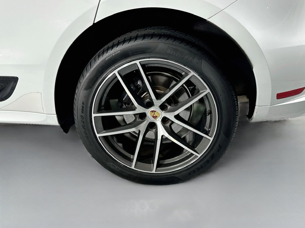 Certified 2024 Porsche Macan AWD/4WD image 33