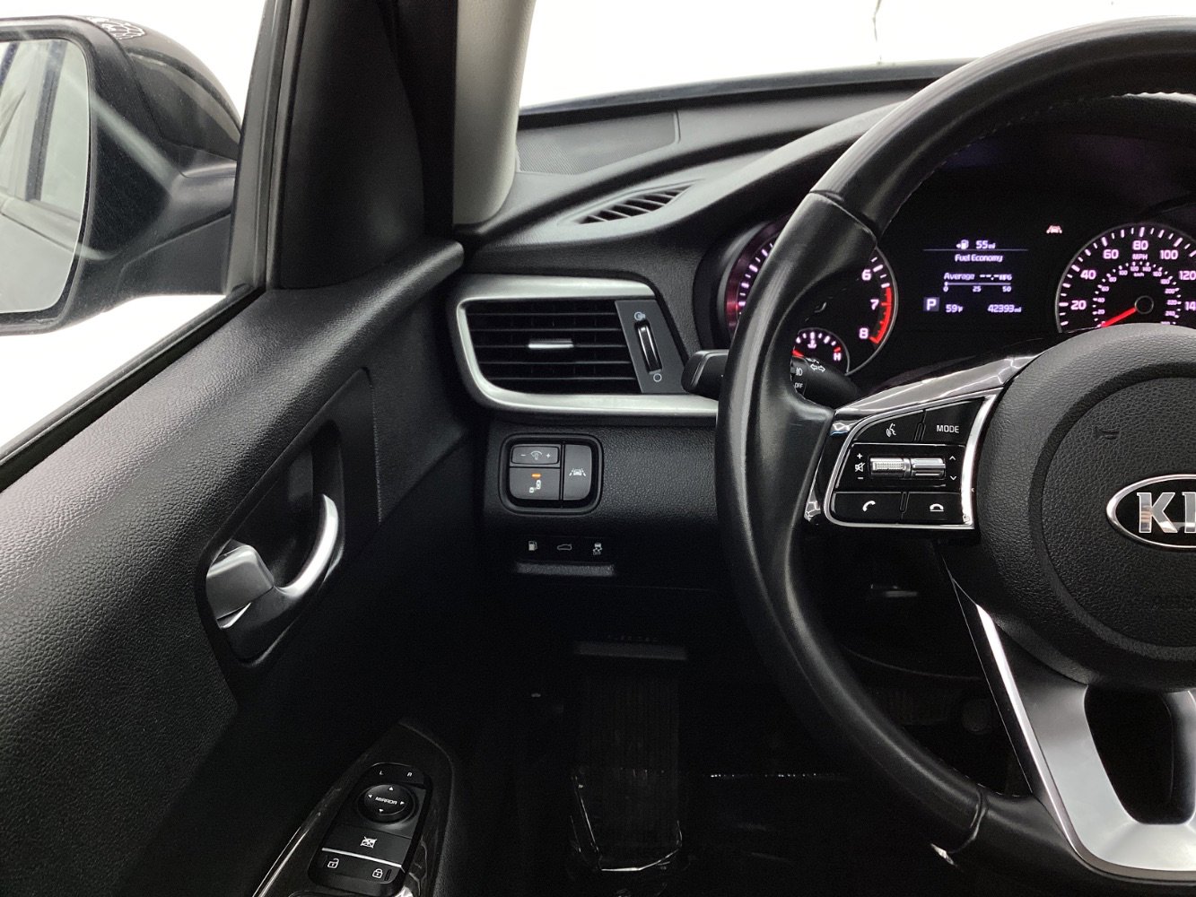 Used 2019 Kia Optima EX image 32