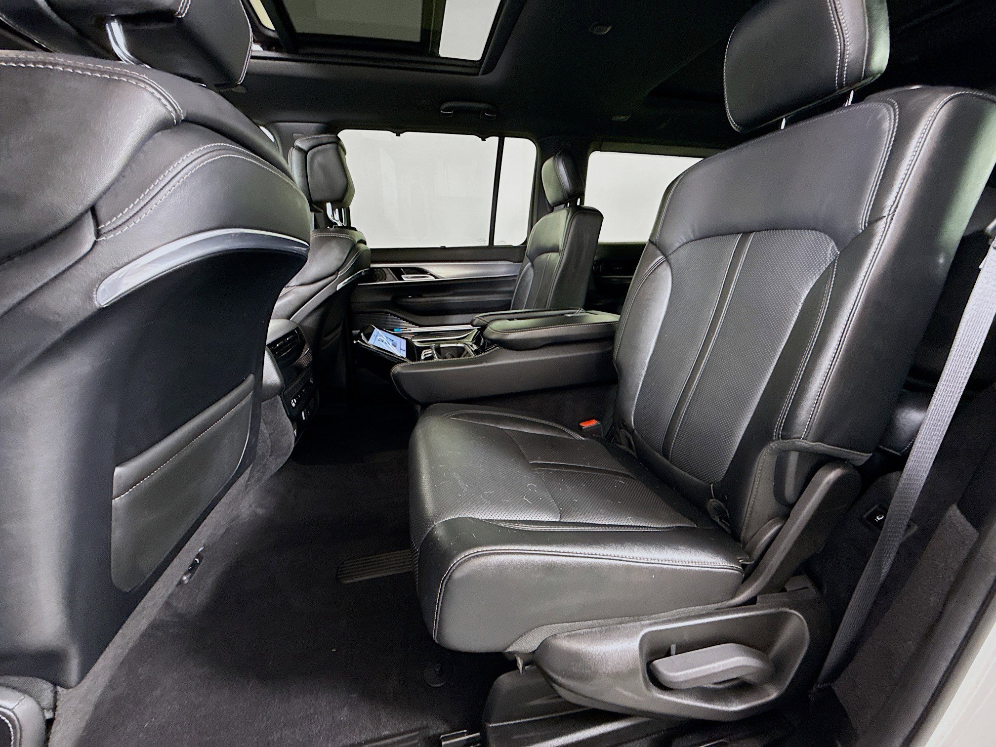 Used 2022 Jeep Grand Wagoneer Series I image 24